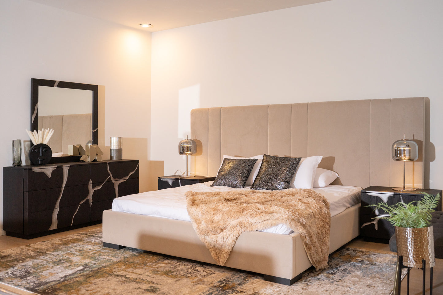 Modrest Penelope - Modern Grey Velvet Bed